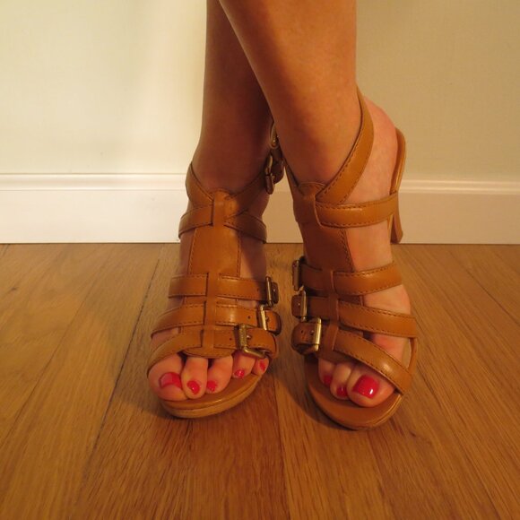 Last Chance MICHAEL by MICHEAL KORS Tan Leather Buckle Wood Base High Heels - Picture 5 of 9